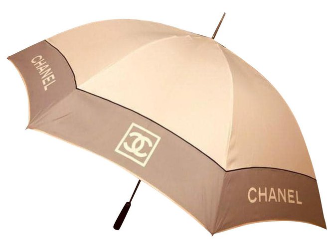 Großer CHANEL Regenschirm Aus weiß Polyester  ref.253109