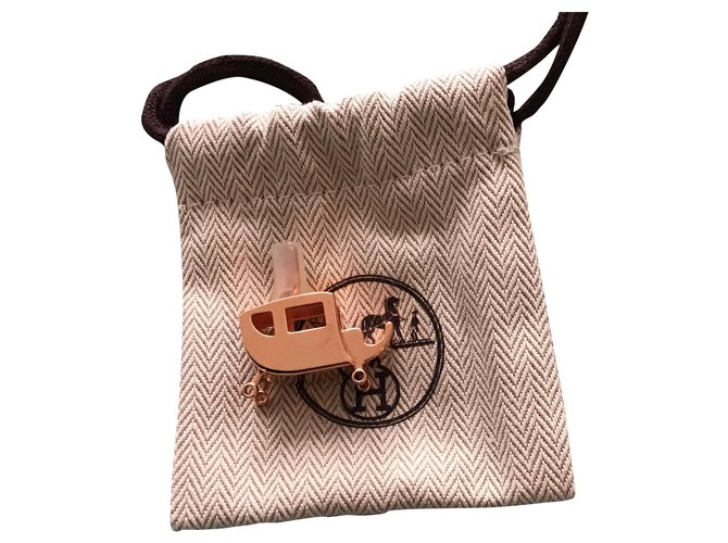 Hermès "Carriage" pendant Golden Gold-plated  ref.253361