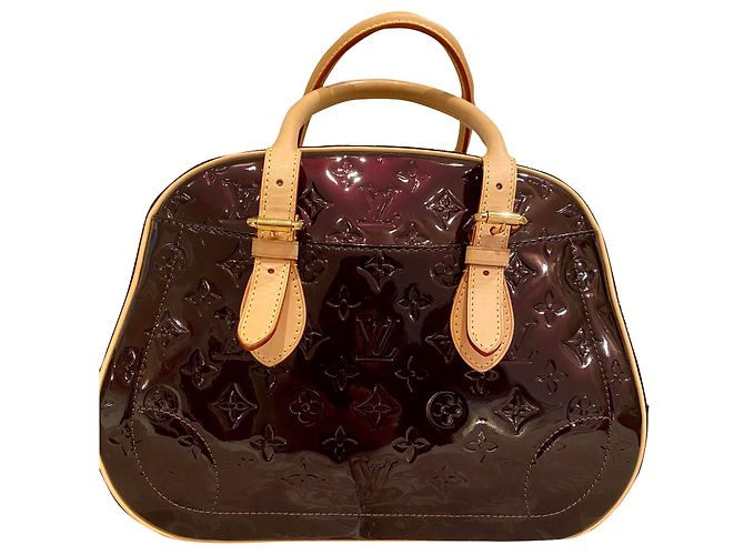 Louis Vuitton Summit Drive aus Auberginen-Lackleder