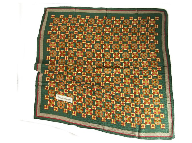 Foulard en soie imprimé carré YVES SAINT LAURENT YSL vert fleuri et écaille Multicolore  ref.253406