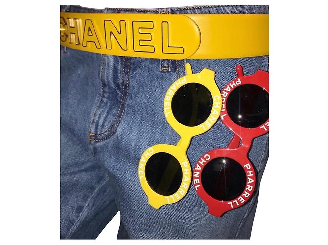 Chanel Gafas de sol Roja