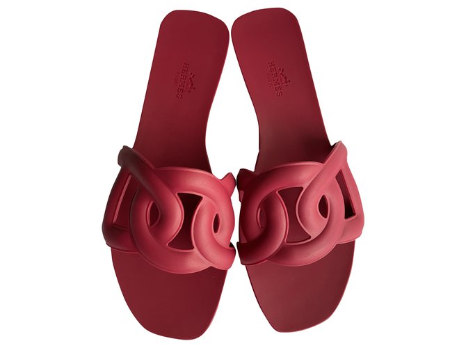 Hermès Aloha Rubber Sandals in Rose Baie Dark red  ref.253601