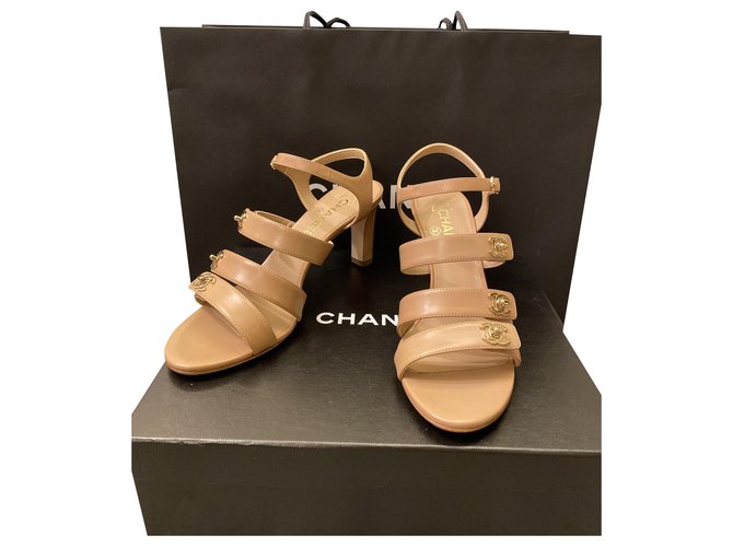 Chanel Des sandales Cuir Beige  ref.253864