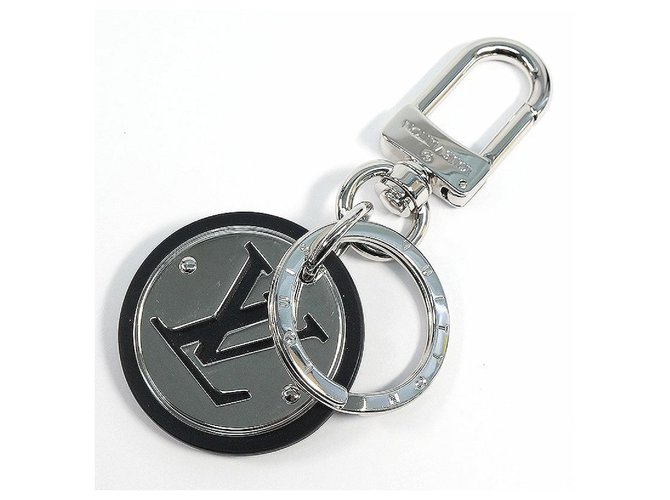 Porta-chaves Louis Vuitton LV Porta-chaves unissex circular M67362 prata x preto  ref.254045