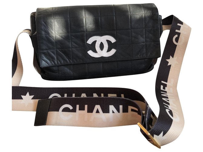 Logomanía de Chanel Negro Crema Cuero  ref.254096