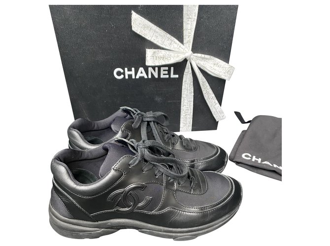 Chanel Zapatillas Negro Cuero Nylon  ref.254605