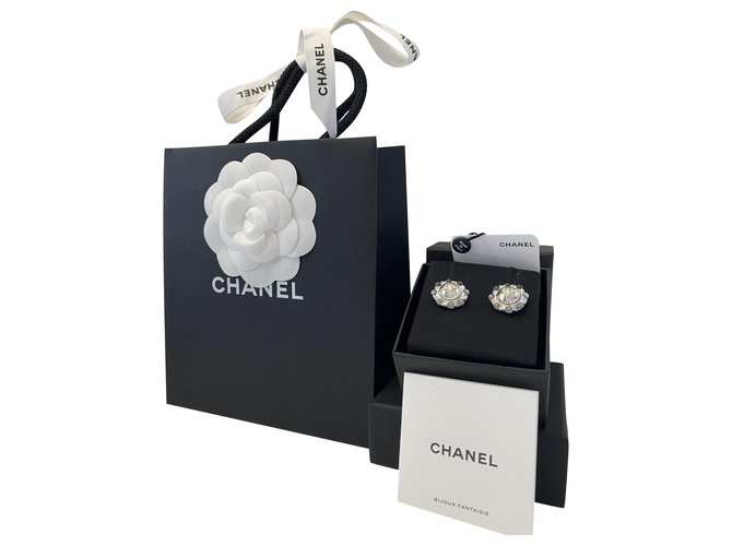 Chanel boucles d’oreilles neuves , couleur Acier Perle Bijouterie argentée  ref.254703