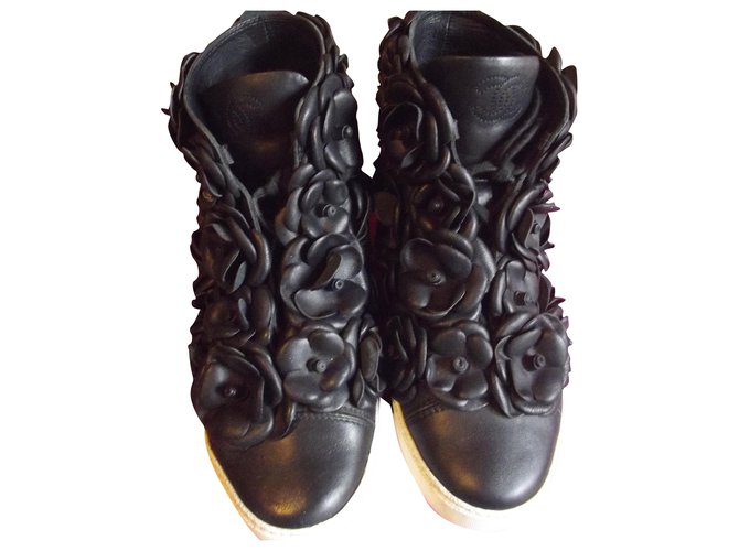 Chanel CAMELLIA Black Leather  ref.254721