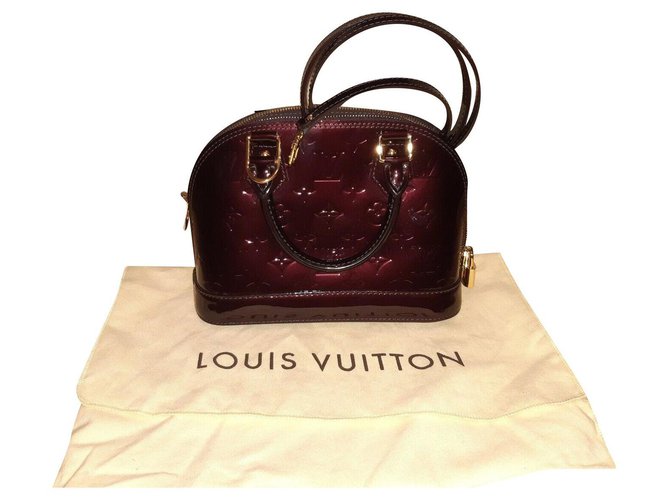 Louis Vuitton lipstick case Dark red Leather Metal ref.689618 - Joli Closet