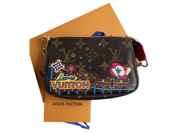 Vivienne Louis Vuitton Mini Pochette animação natal 2020 Marrom Pano  ref.255103