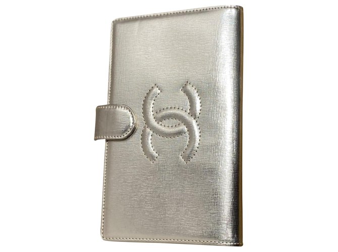 Chanel carteiras Dourado Couro  ref.255465