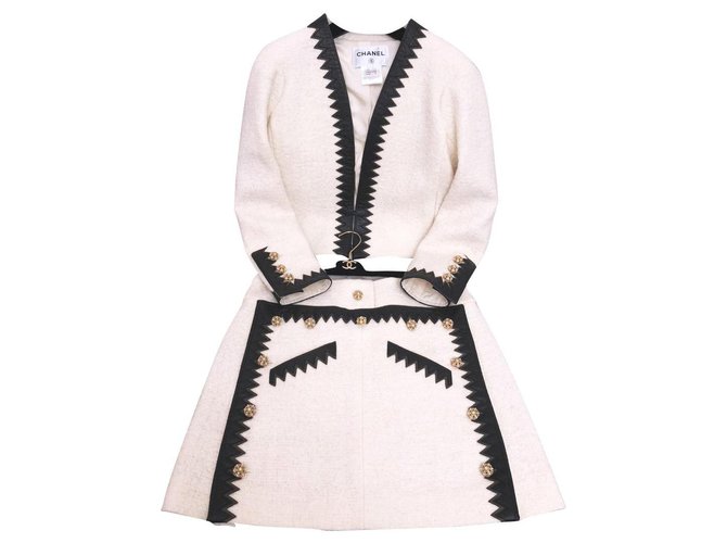 Chanel Paris-Salzburg jacket + skirt Cream Tweed  ref.255496