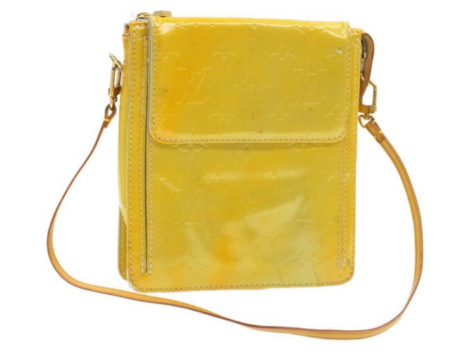 Louis Vuitton Shoulder Bag Yellow Patent leather ref.255627 - Joli