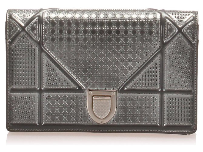 Borsa a tracolla Dior in pelle verniciata Diorama Silver Micro-Cannage Argento Metallo  ref.255849
