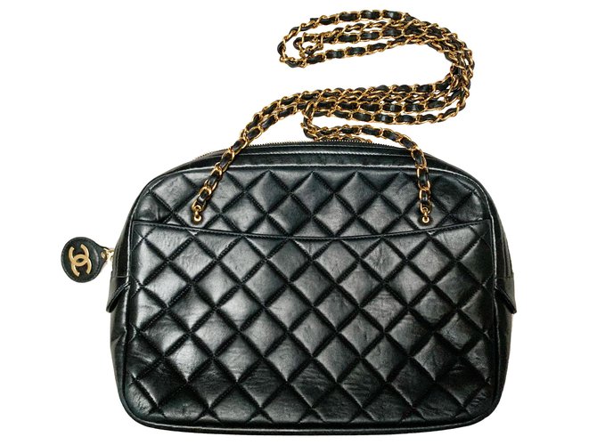Chanel Large vintage camera bag Black Lambskin ref.256033 - Joli Closet