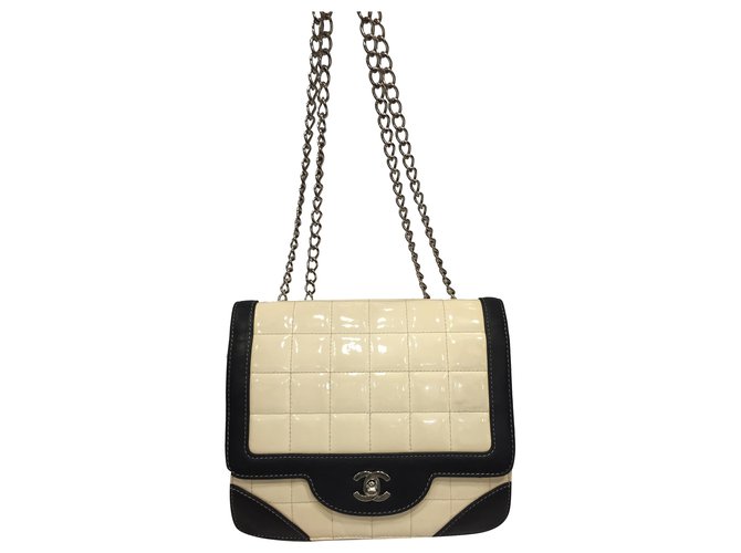 Chanel Handbags Patent leather  ref.256076