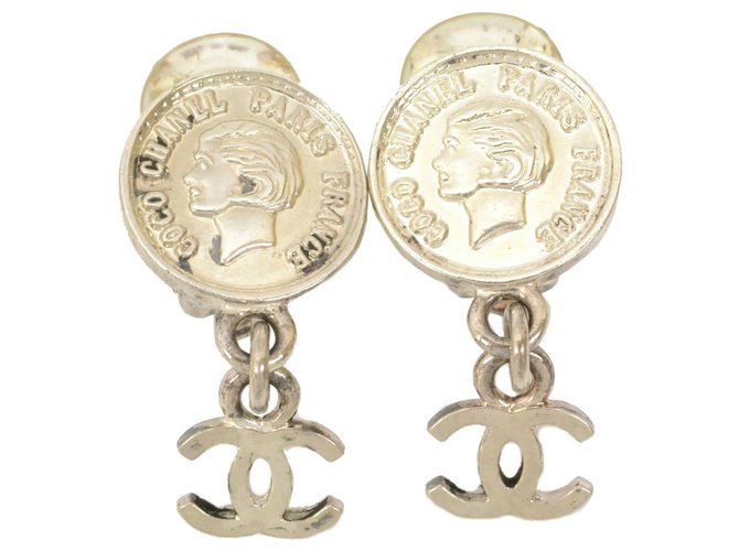 Chanel earring Silvery Metal  ref.256183