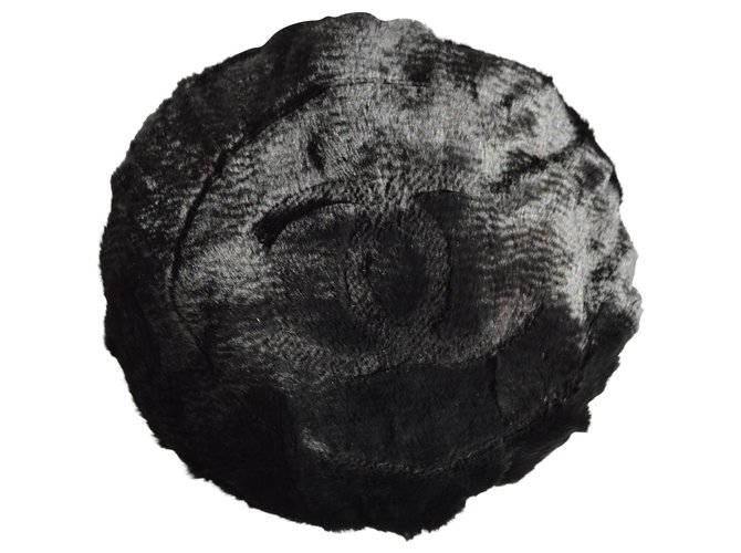 Chanel fur and cashmere beret Black  ref.256378