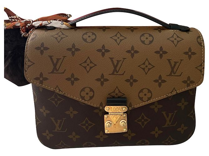 Louis Vuitton Pochette Metis Monogram Reverse Caramel Caramello