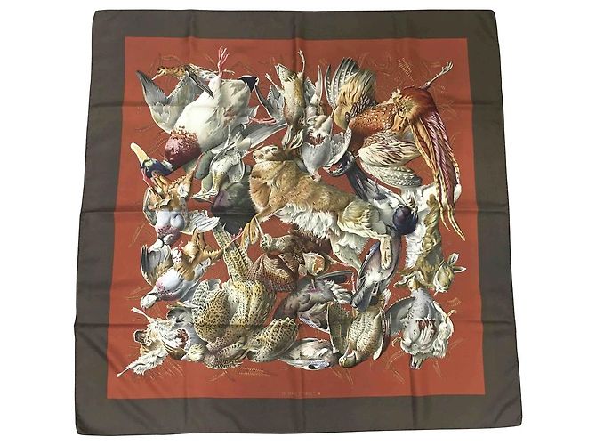 Carré Hermès en soie kaki thème chasse H de Linarès