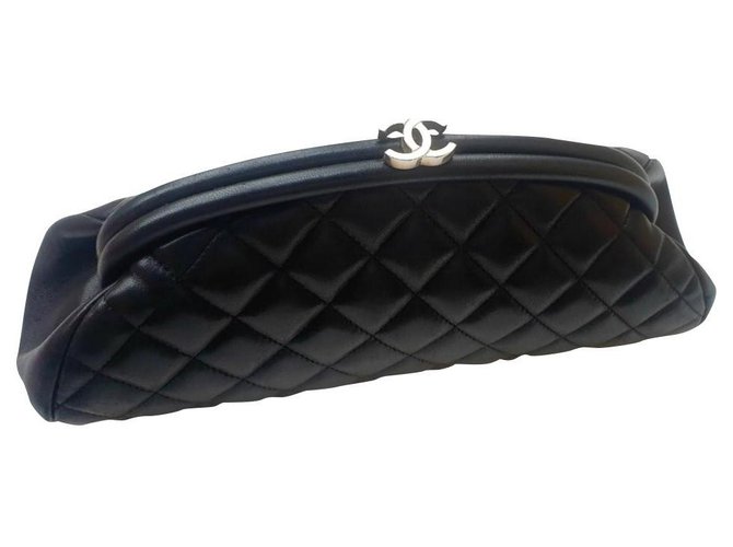 Clutch Chanel de piel de cordero negra Timeless Negro Cuero  ref.256499