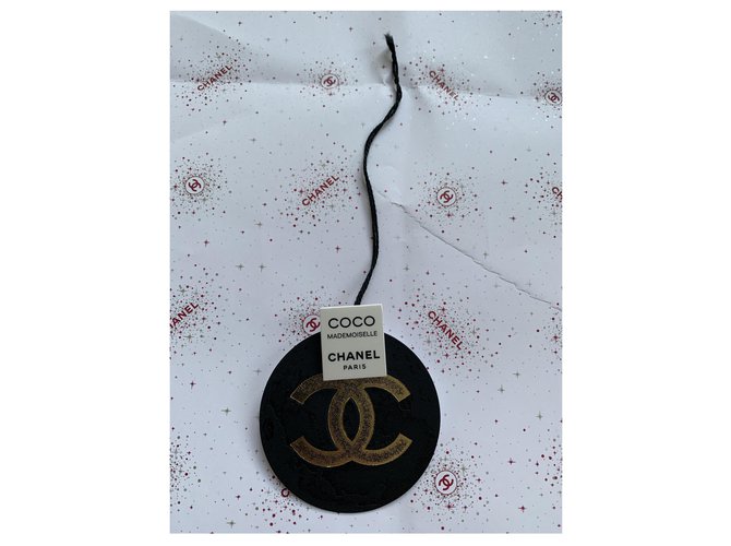 Chanel Pins & brooches White Plastic  ref.256500