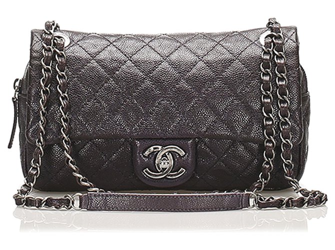 Petit sac à rabat doublé en cuir d'agneau classique noir Chanel  ref.256639