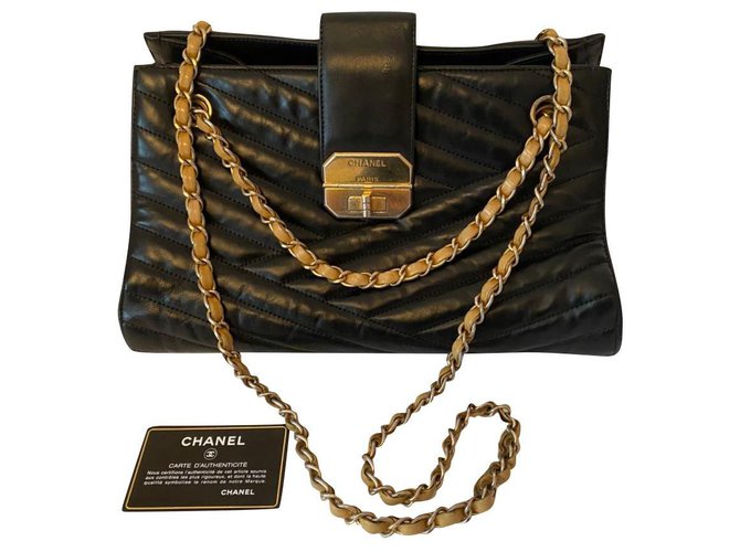 Chanel Black Leather  ref.256746