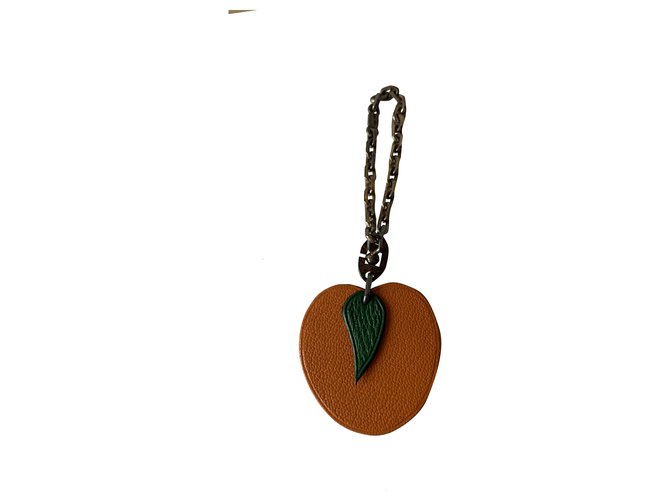 Hermès Amuletos bolsa Naranja Verde oliva Cuero  ref.256871