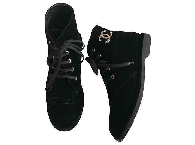 Chanel Botas de combate de terciopelo Negro