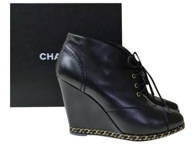 Chanel Black Leather Chain Lace Up Wedges Booties Sz.40  ref.256955
