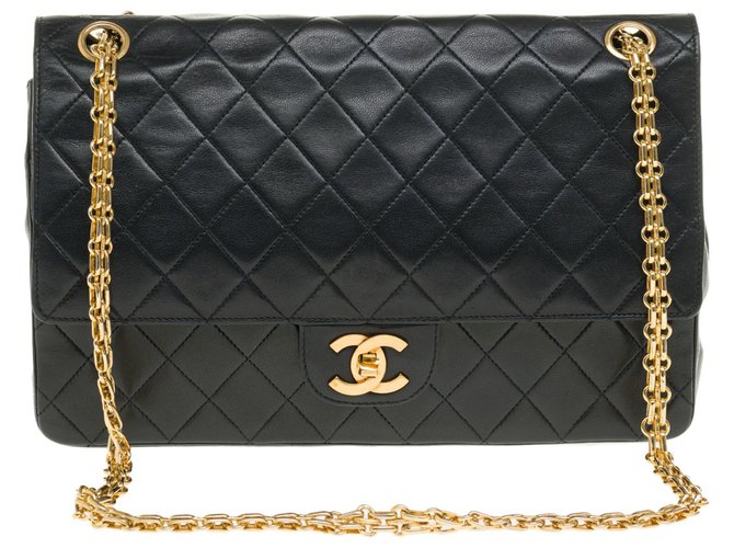 Superbe Chanel Classique 27cm en cuir d'agneau matelassé noir, garniture en métal doré, chaîne mademoiselle en métal doré  ref.257010