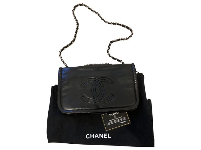 Chanel kleine Lippenstiftklappe Tasche Schwarz Lackleder  ref.257068