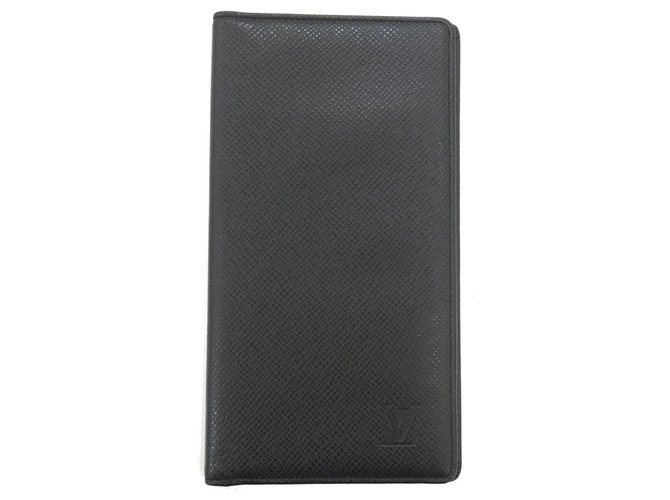 Louis Vuitton Black Taiga Long Wallet Schwarz Leder  ref.257218