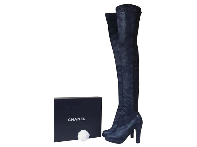 Botas de couro preto sobre joelho com logotipo Chanel CC. 39  ref.257277