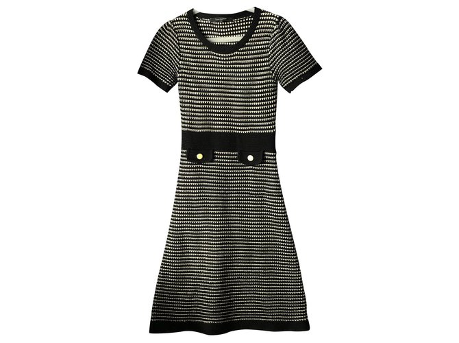 Petite robe noire en laine  Tara Jarmon Blanc  ref.257377