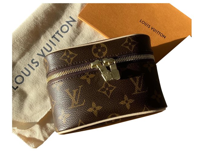 Louis Vuitton Nano agradable Castaño Paño  ref.257382