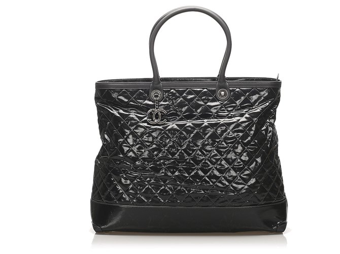 Chanel Black Matelasse Patent Leather Travel Bag  ref.257538