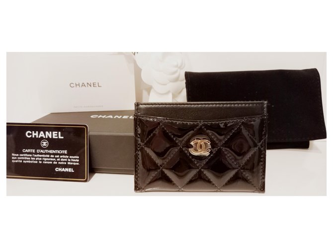 Chanel Tarjetero clásico Negro Charol  ref.257654