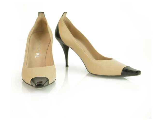 CHANEL Beige Leather Black Patent Leather Cap Toe Pumps Shoes Heel Pointy 37,5  ref.257657