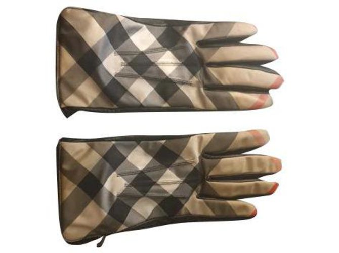 Burberry gloves womens red online