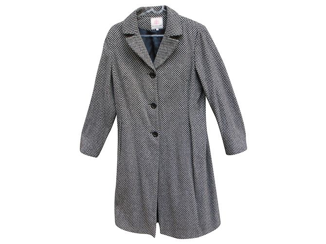 old england t coat 46 Black