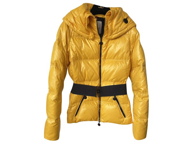 Moncler chaqueta acolchada con cinturón Amarillo  ref.258375