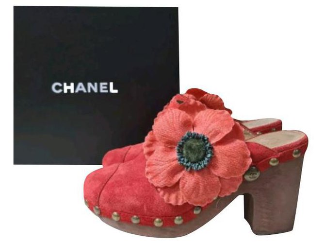 Chanel RARE Lino rojo 10P Runway Clog-Size 38,5 Roja Madera Paño  ref.258794