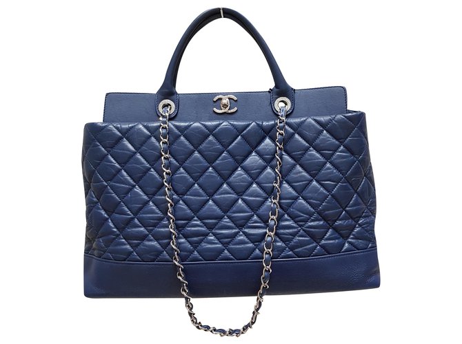 Boy Chanel shooping bag Dark blue Leather ref.258849 - Joli Closet