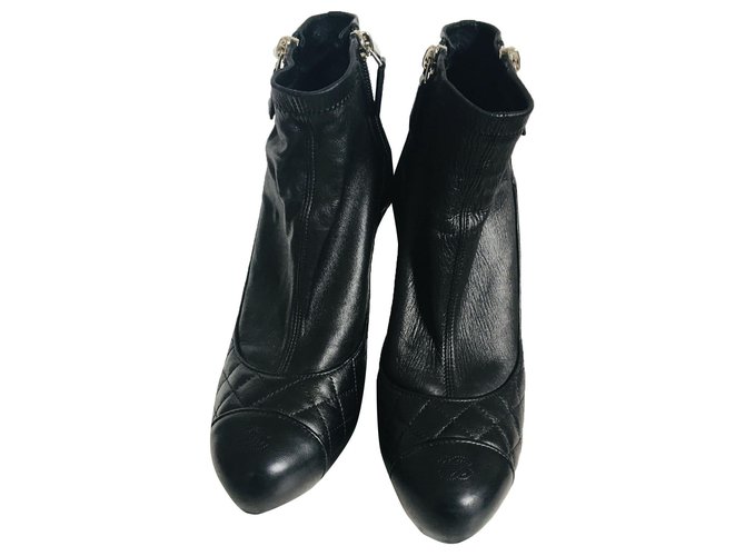 Chanel Ankle Boots Black Silver hardware Leather ref.258906 - Joli