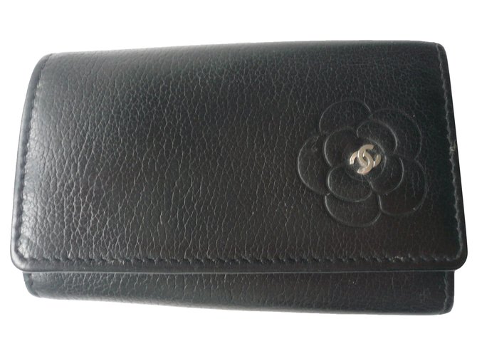 CHANEL Keychain Camélia black GOOD CONDITION Leather  ref.259167