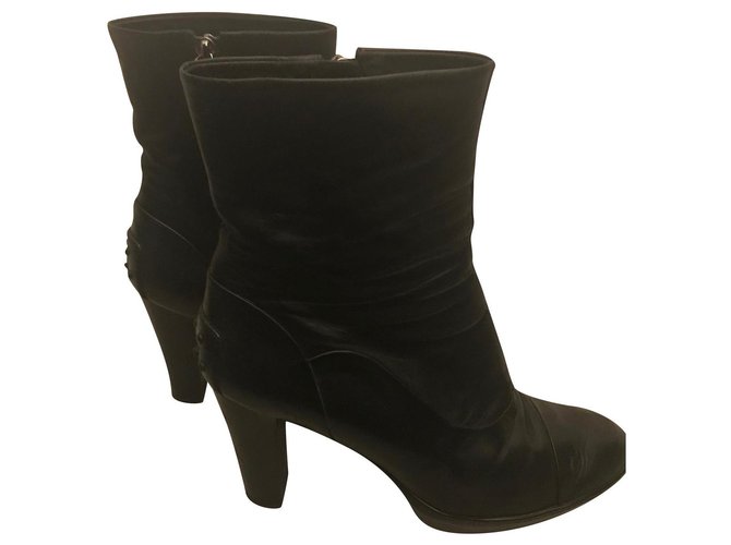 Tod's Boots en cuir Noir  ref.259226