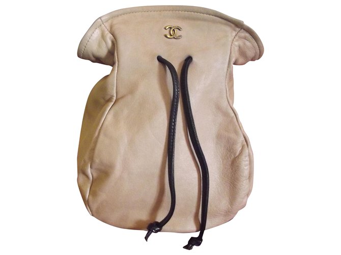 Chanel Clutch-Taschen Beige Leder  ref.259376
