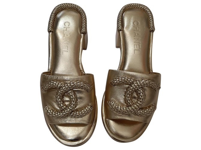 Chanel Leather slippers Golden Lambskin  ref.259400